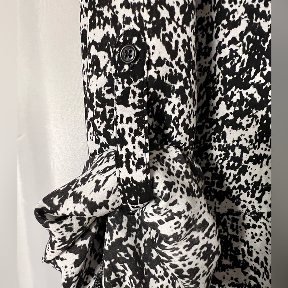 Kenneth Cole Select woman’s top size XL. Black and white. - Picture 3 of 5